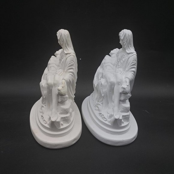 Vintage Plaster Statue of The Pieta -Holy Mary Holding - Picture 5 of 11